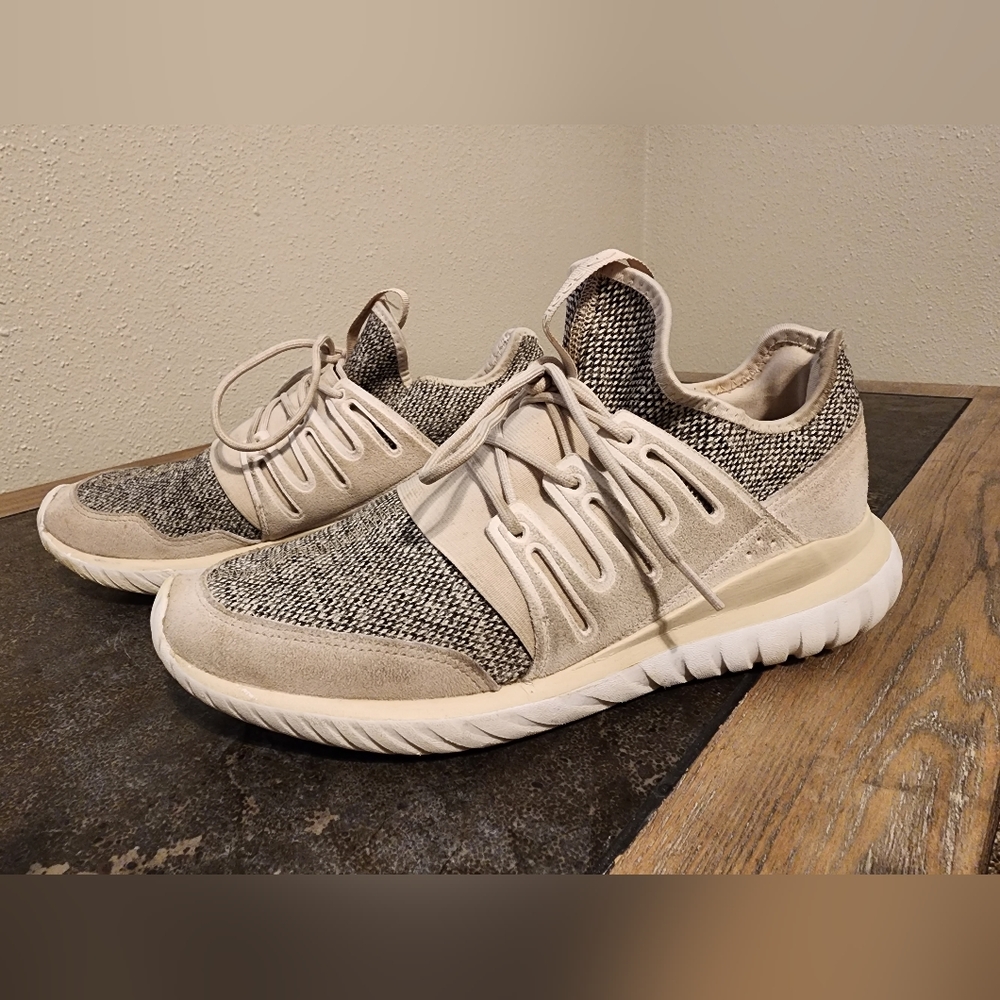 Adidas Tubular Radial size 9.5
